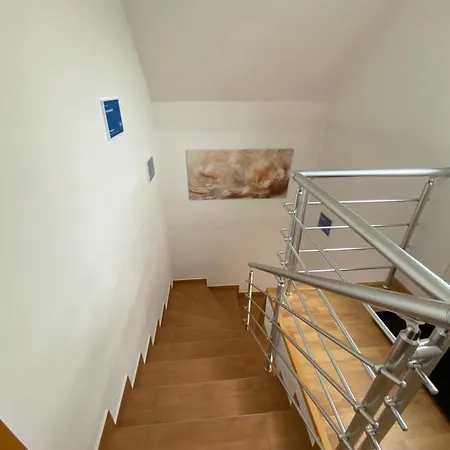 Apartment 80
