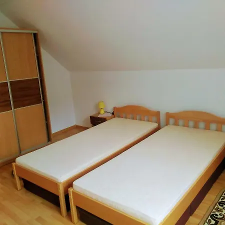 80 Apartment *