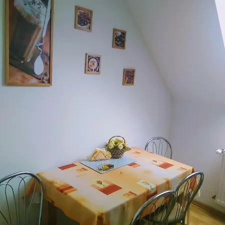 Apartman 80 *